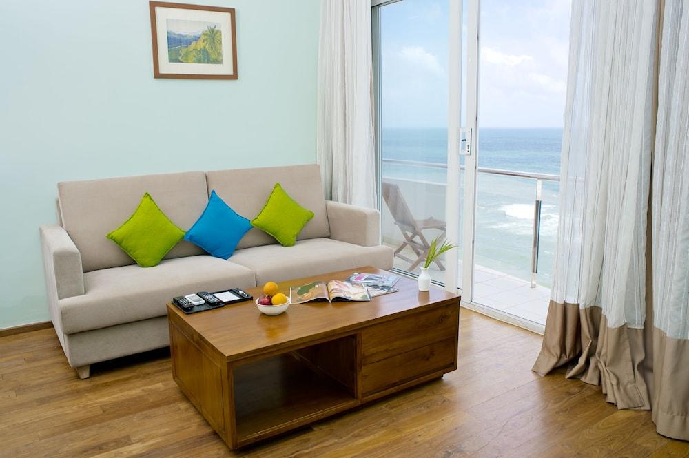 Ocean Edge Suites & Hotel Colombo Kültér fotó
