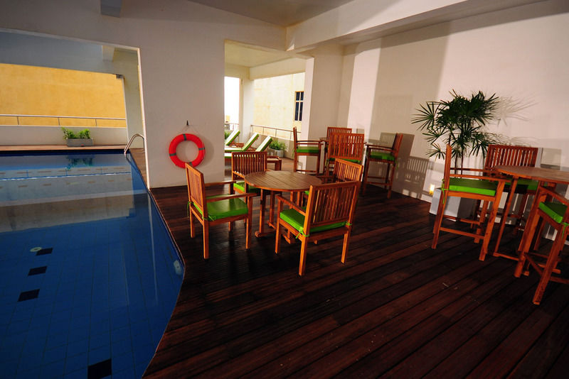 Ocean Edge Suites & Hotel Colombo Kültér fotó