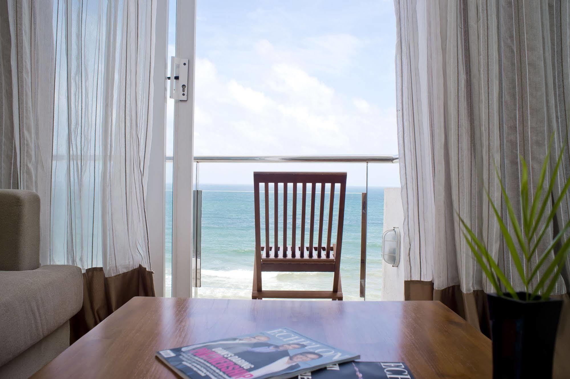 Ocean Edge Suites & Hotel Colombo Kültér fotó