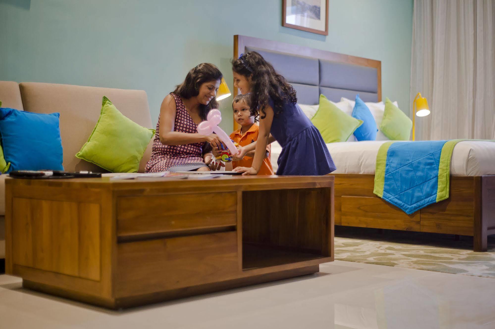 Ocean Edge Suites & Hotel Colombo Kültér fotó