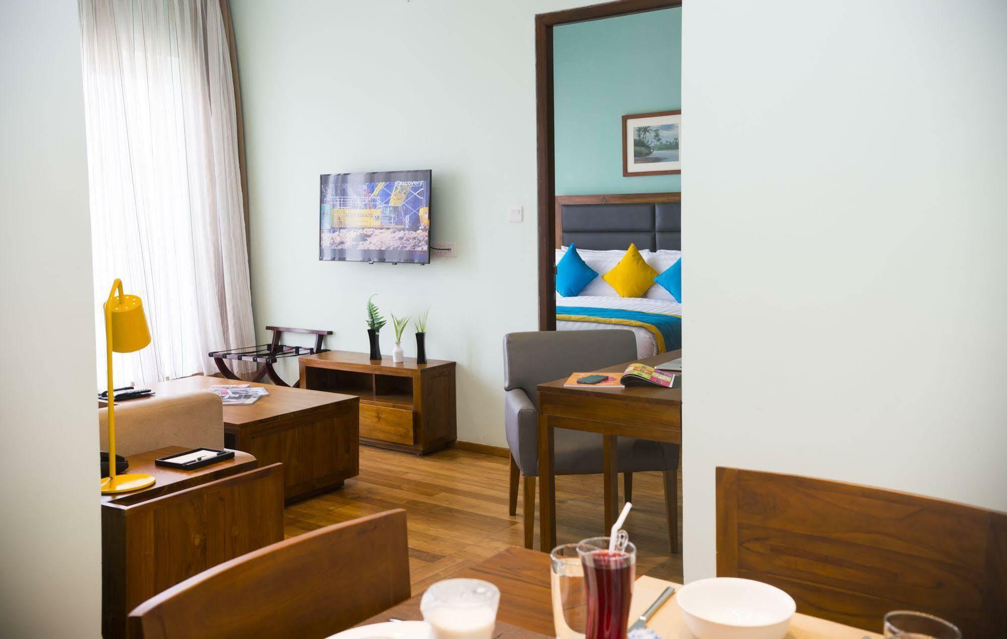 Ocean Edge Suites & Hotel Colombo Kültér fotó